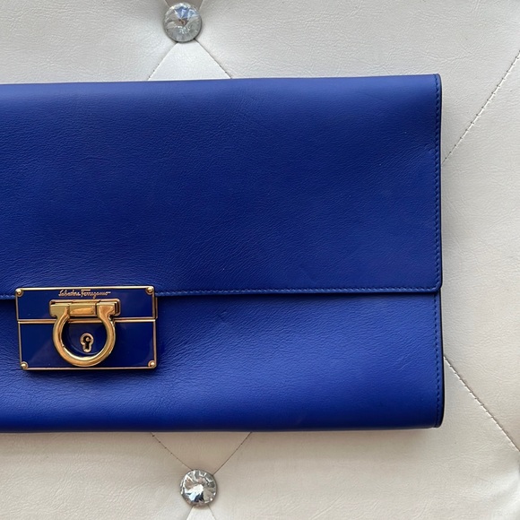 SOLD// Salvatore Ferragamo blue clutch - Picture 4 of 13